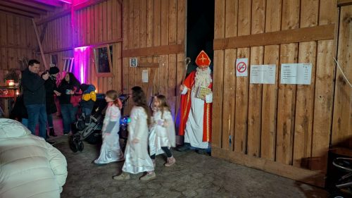 PXL 20251206 163748912